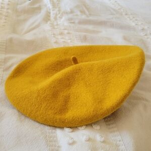 Vintage women's mustard yellow felt wool beret hat